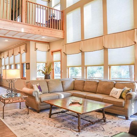 River Lyric Lodge - Formerly Double Dog เรดริเวอร์ ภายนอก รูปภาพ