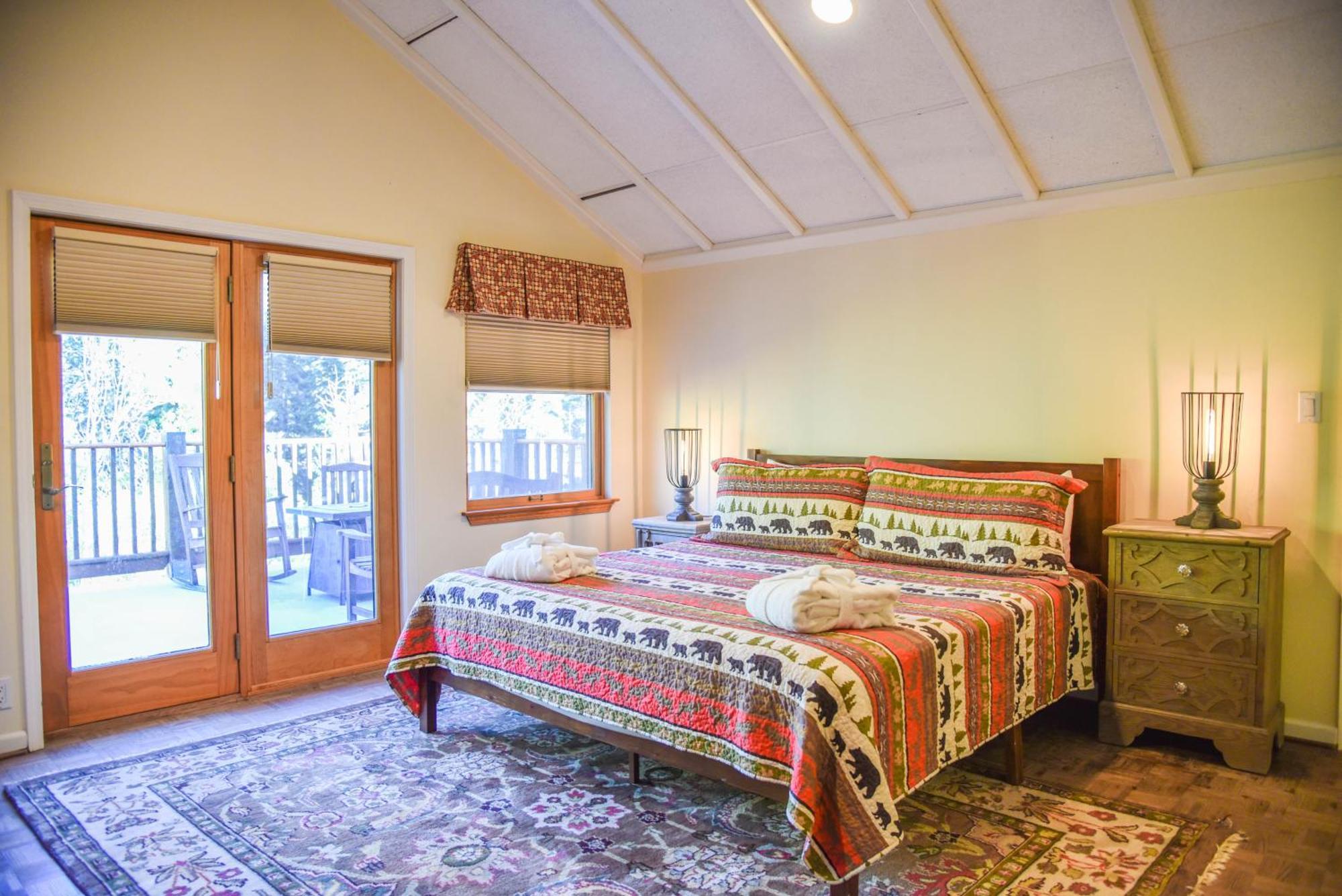 River Lyric Lodge - Formerly Double Dog เรดริเวอร์ ภายนอก รูปภาพ