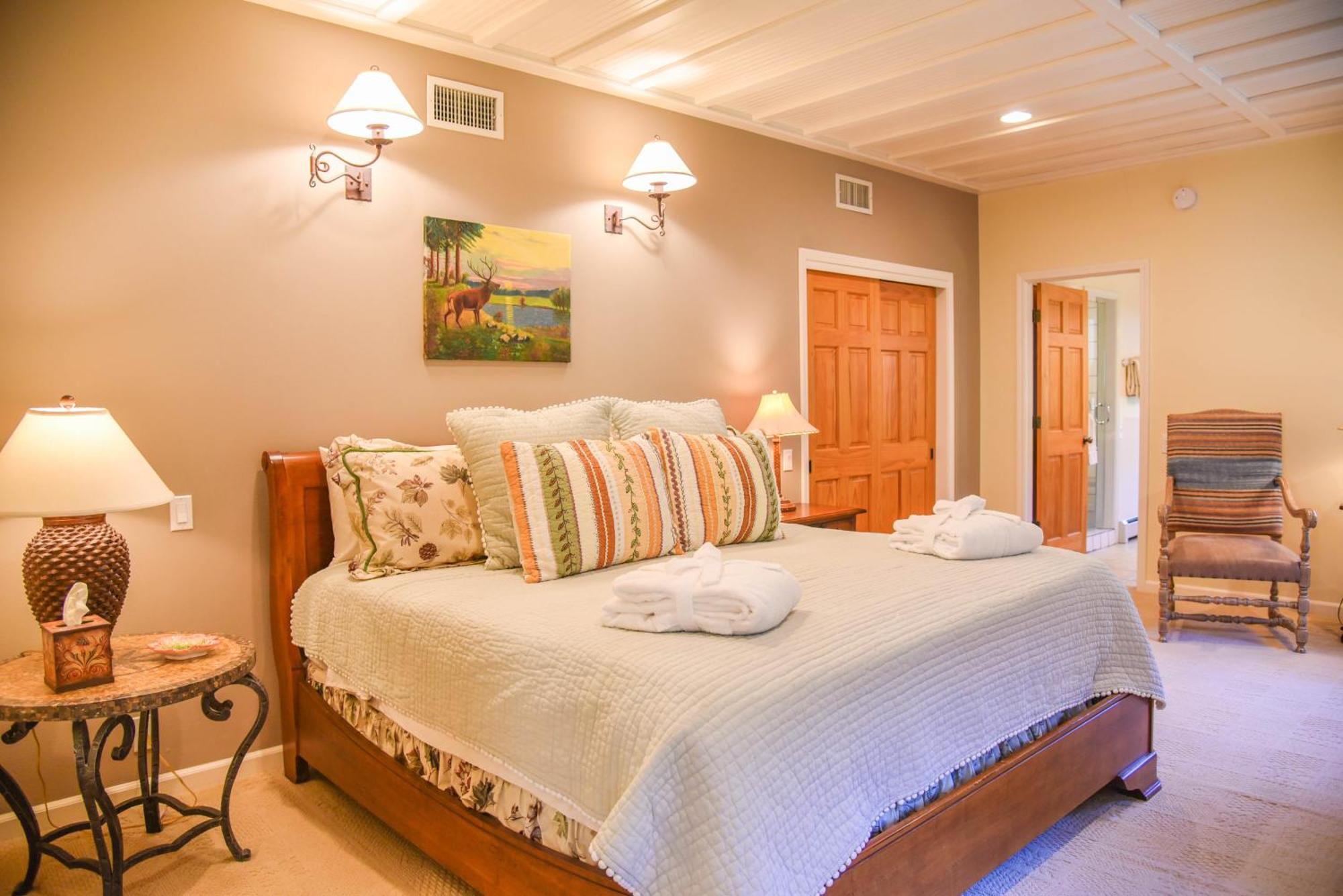 River Lyric Lodge - Formerly Double Dog เรดริเวอร์ ภายนอก รูปภาพ
