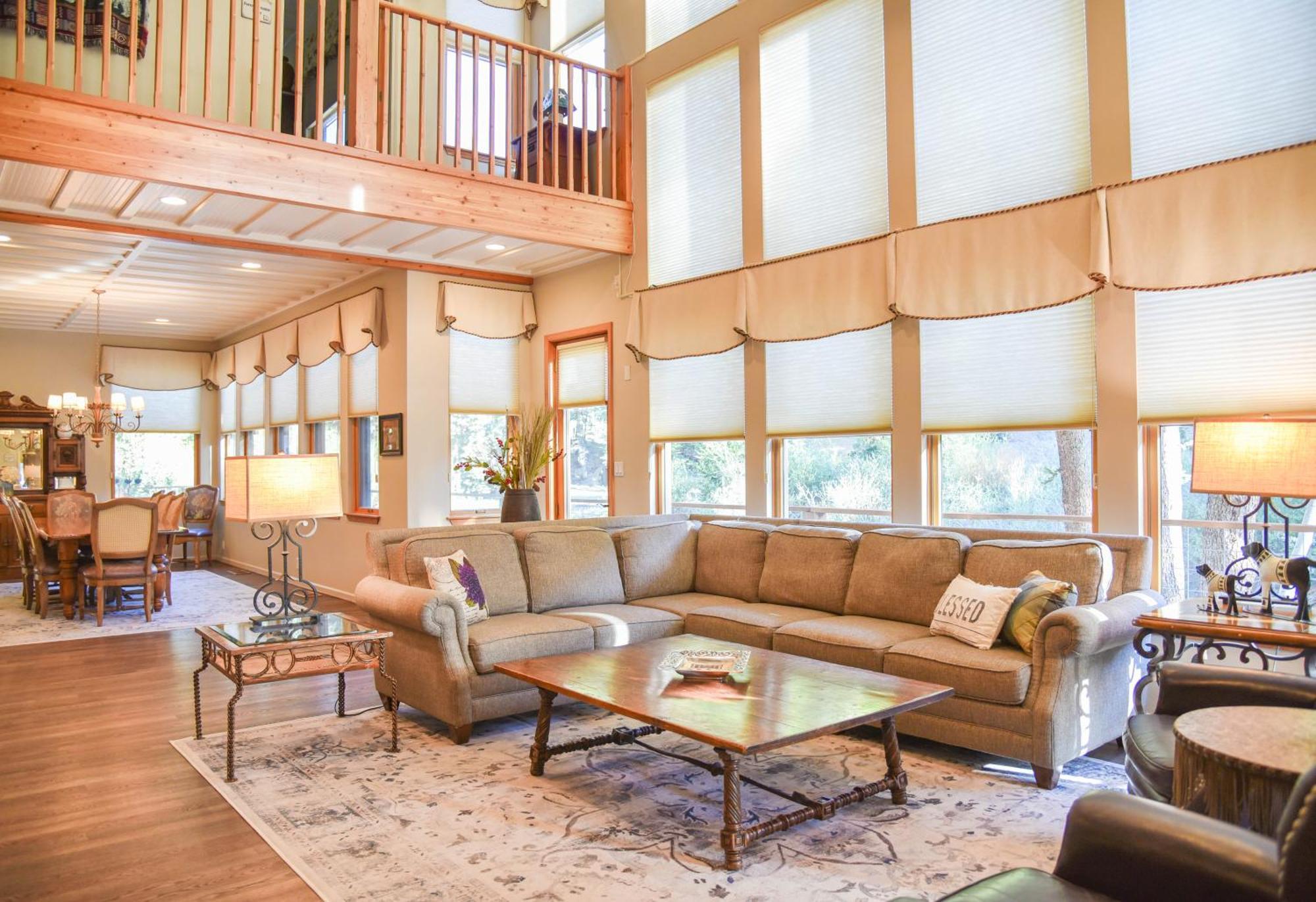 River Lyric Lodge - Formerly Double Dog เรดริเวอร์ ภายนอก รูปภาพ
