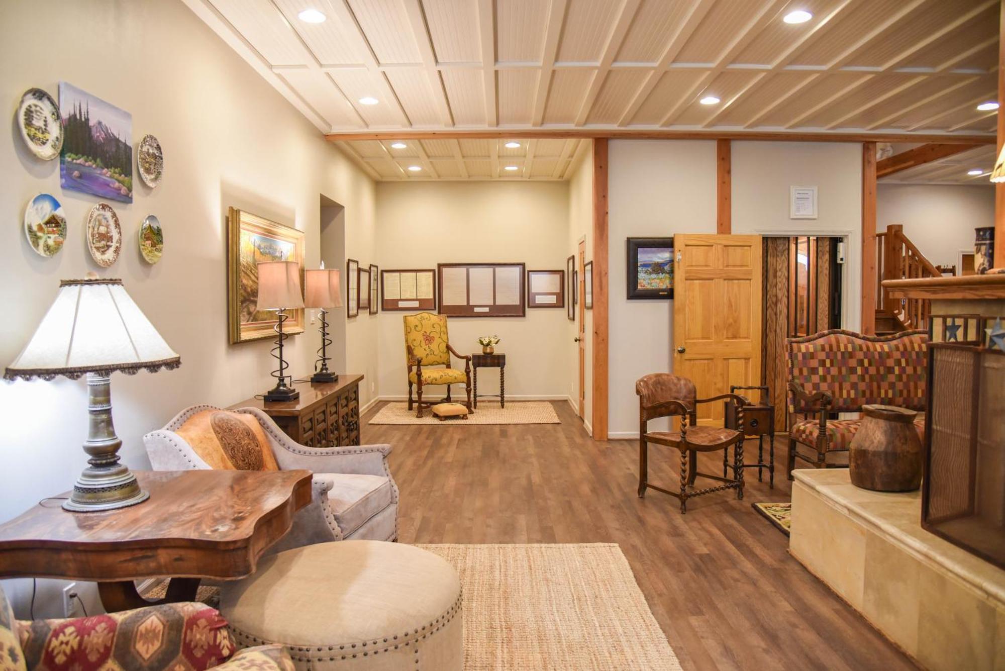 River Lyric Lodge - Formerly Double Dog เรดริเวอร์ ภายนอก รูปภาพ