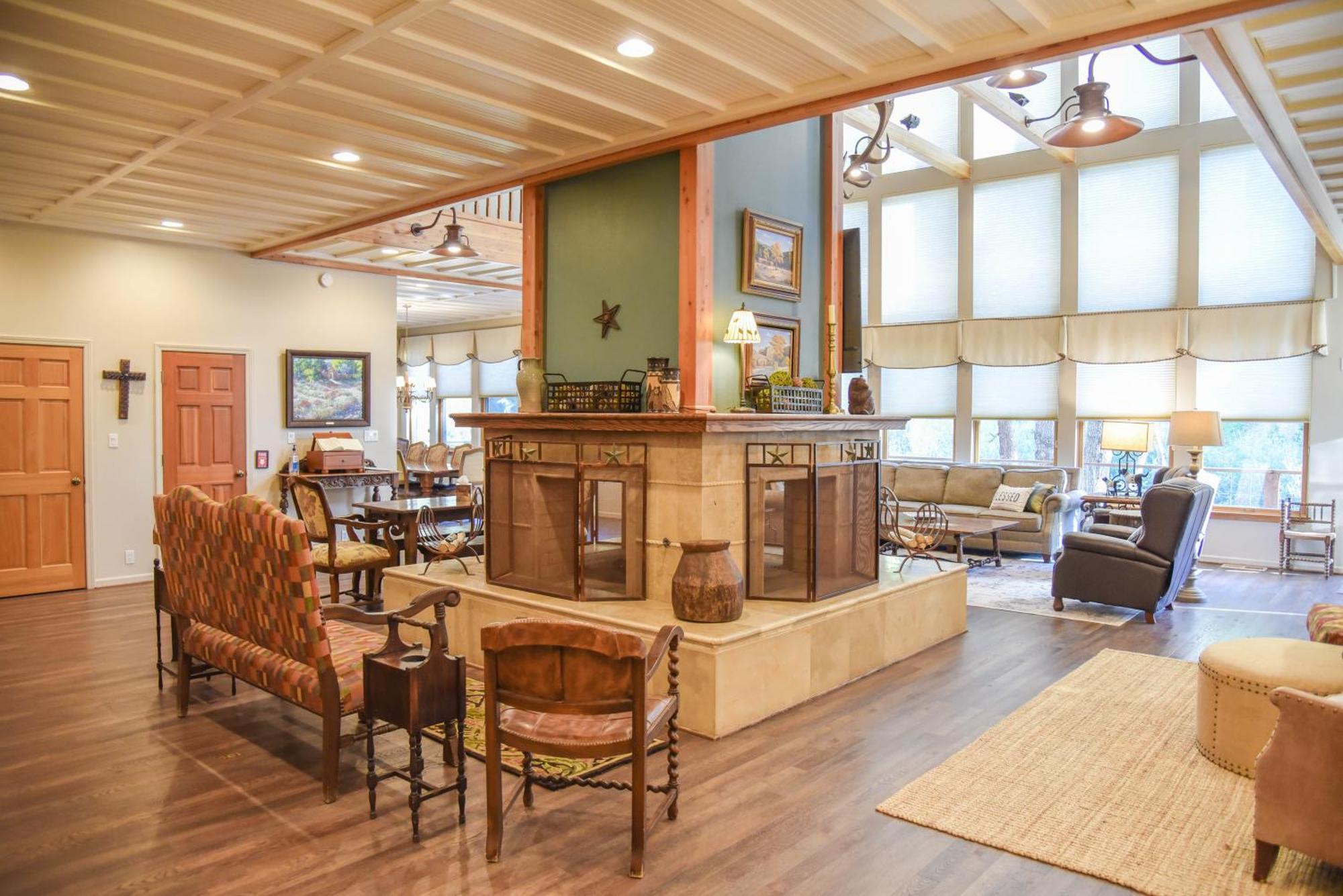 River Lyric Lodge - Formerly Double Dog เรดริเวอร์ ภายนอก รูปภาพ
