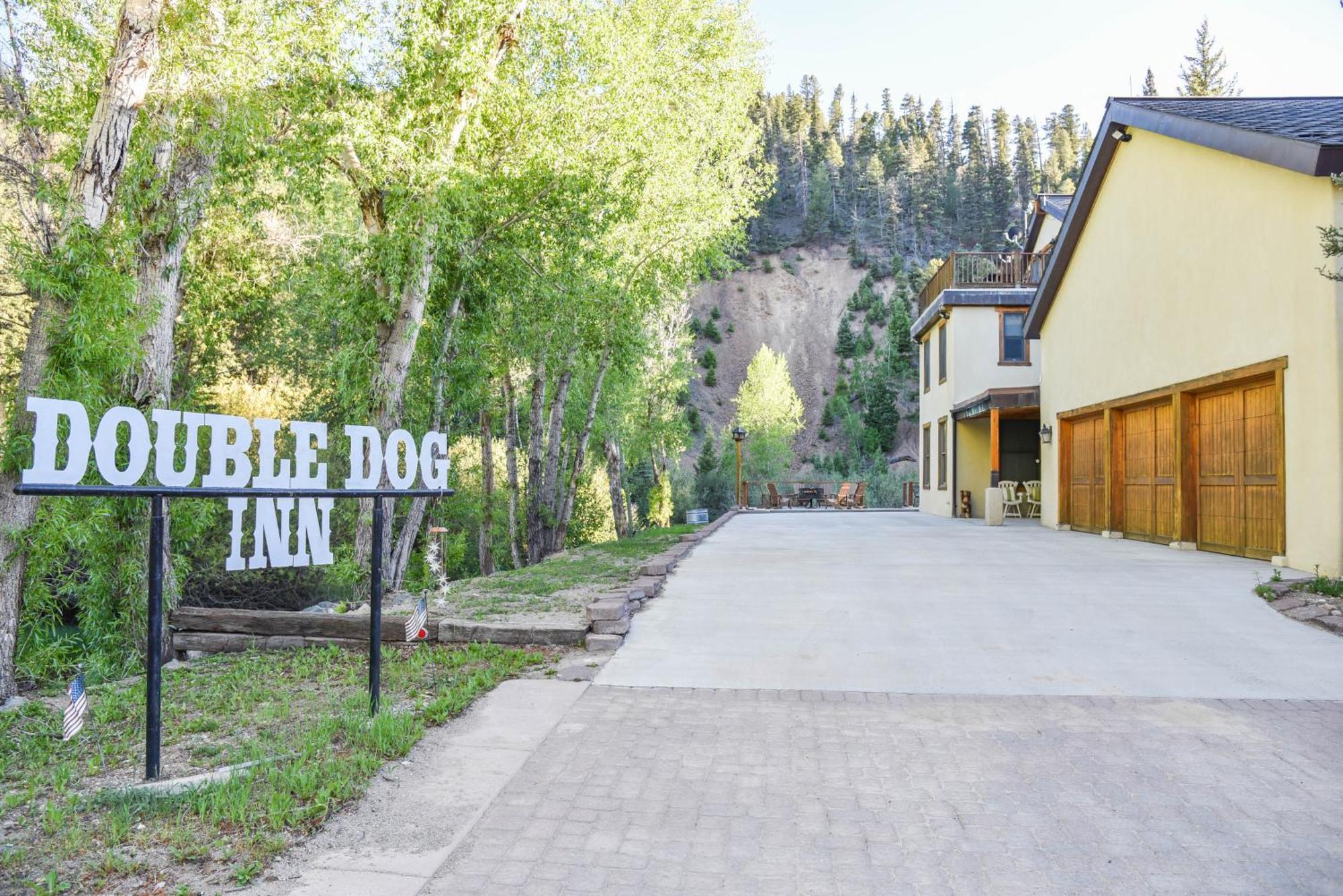River Lyric Lodge - Formerly Double Dog เรดริเวอร์ ภายนอก รูปภาพ